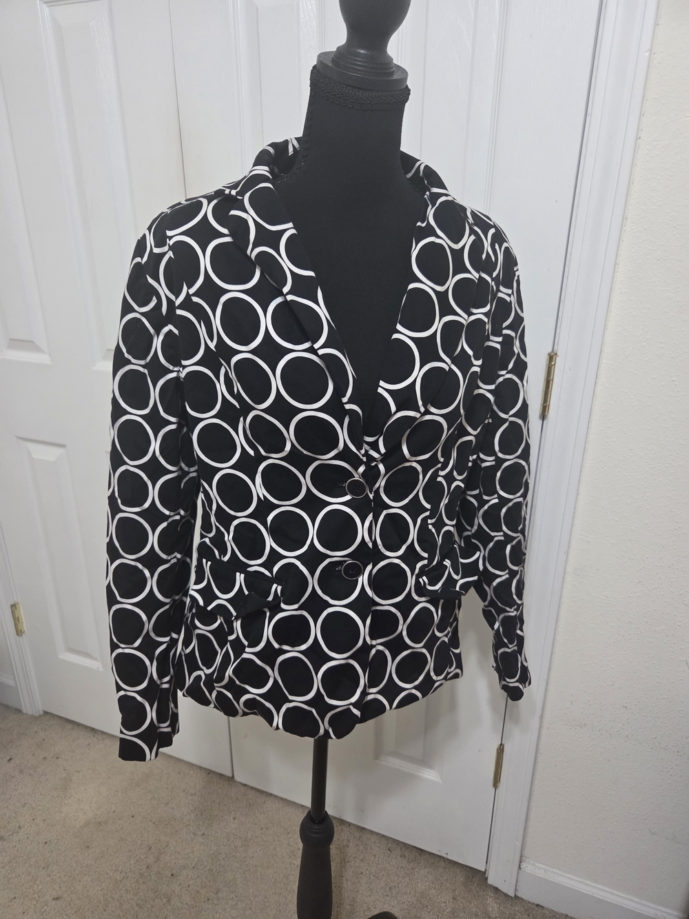Black & White Circle-Print Blazer Jacket